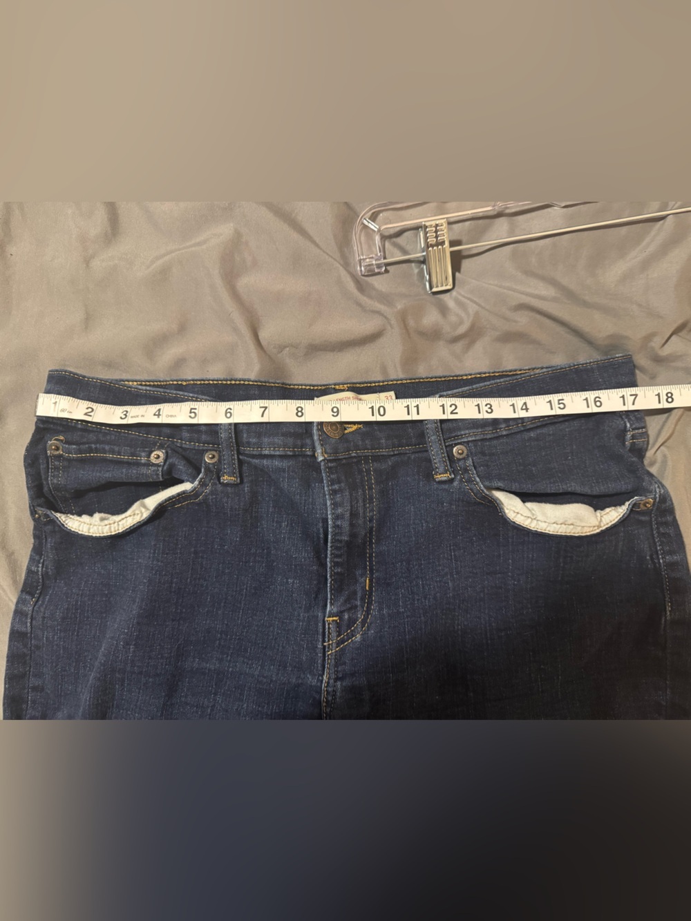 Levi’s Mid Length Denim Shorts Women’s Size 33 Dark Wash Cuffed Stretch - Picture 8 of 10